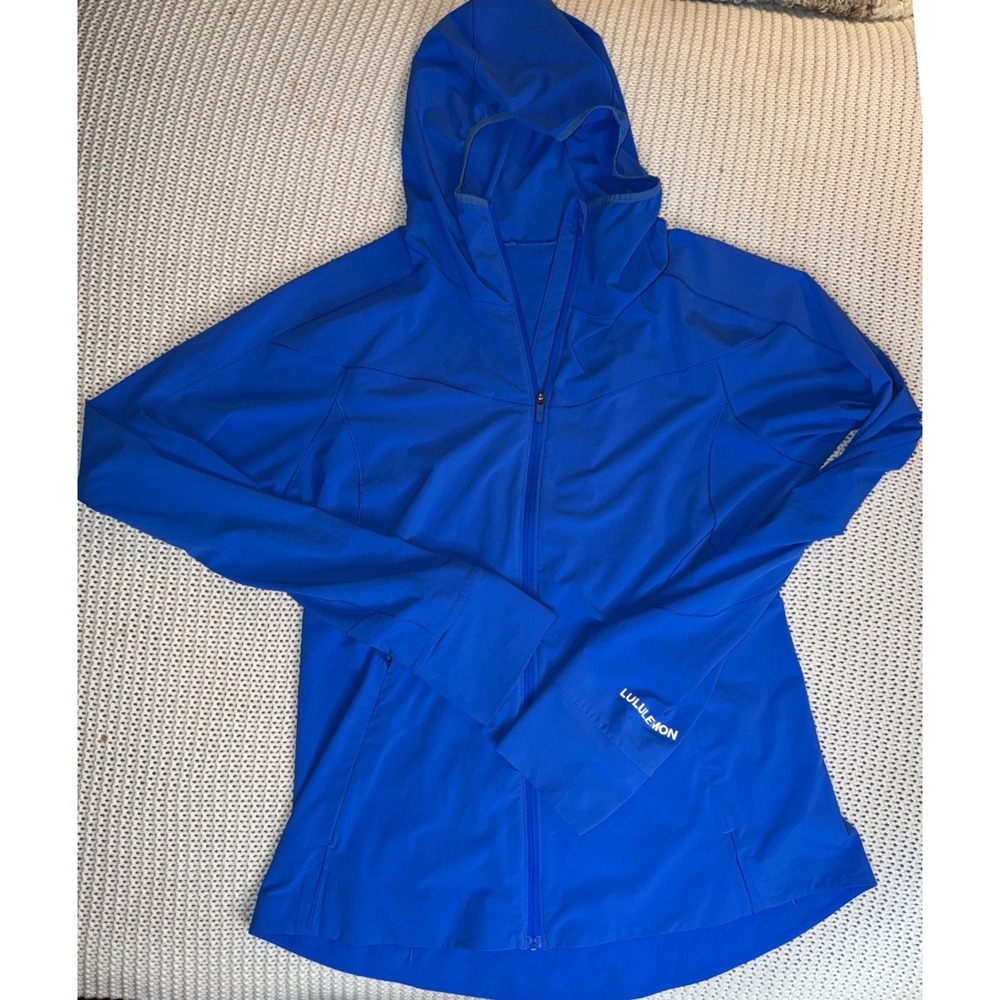 Lululemon Mist Over Windbreaker Packable Jacket Beach Ball Blue Size 10
